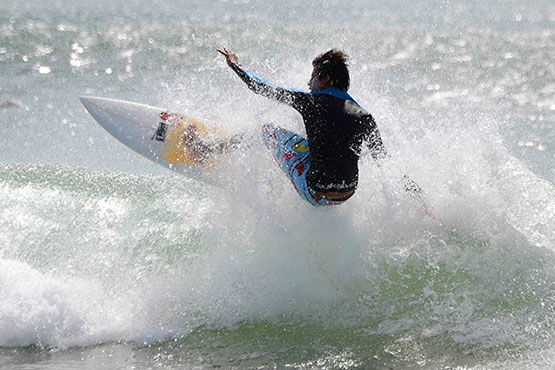 surfing in cornwall