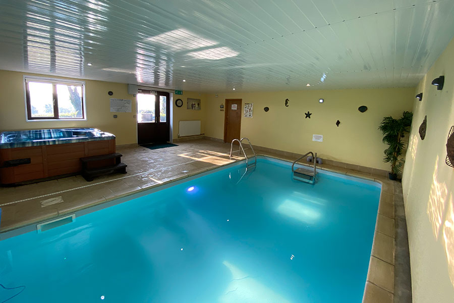 leisure facilities including pool and hot tub