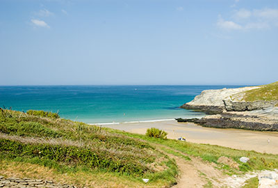 self catering holiday accommodation overlooking porth beach, near newquay in cornwall