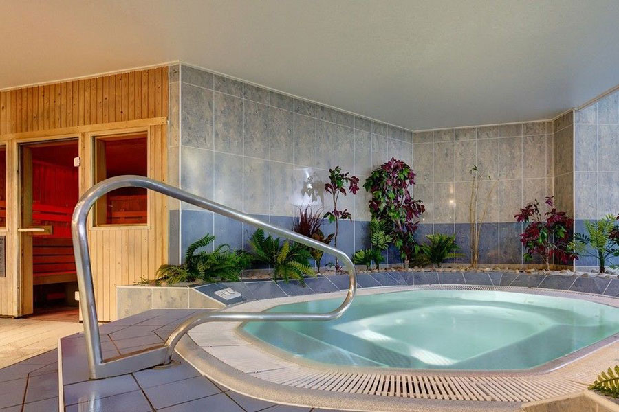 st mellion leisure club hot tub