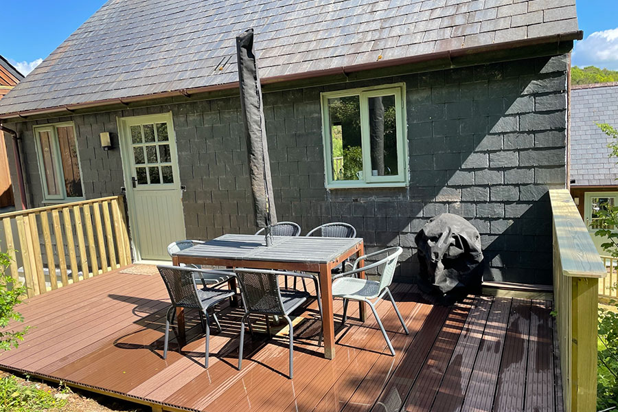 gallery holiday cottage decking